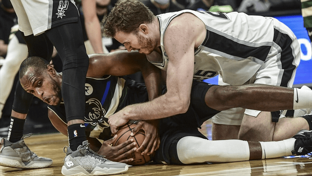 雄鹿客场惜败马刺，遭遇失利