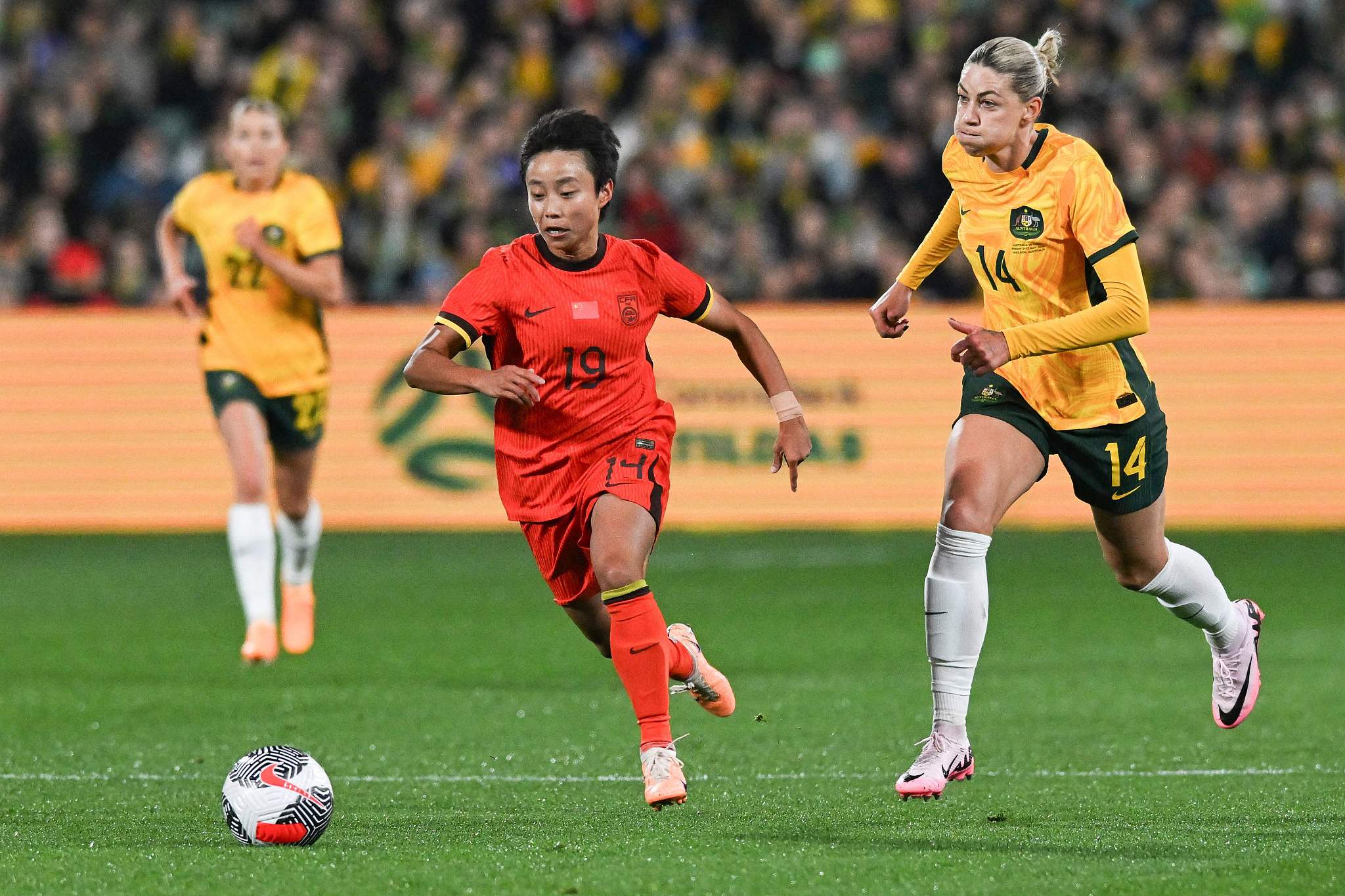 包含强强对抗！女子足球赛事十分精彩的词条