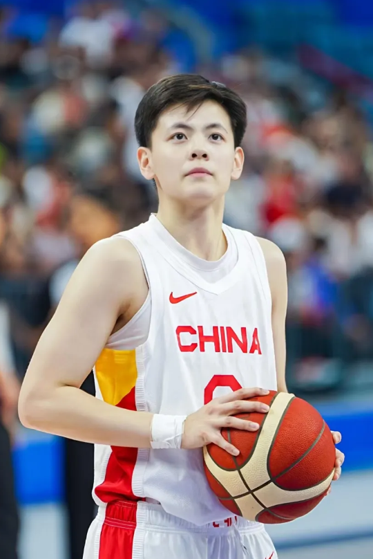 江苏男篮努力拼搏，实力逐渐显露！